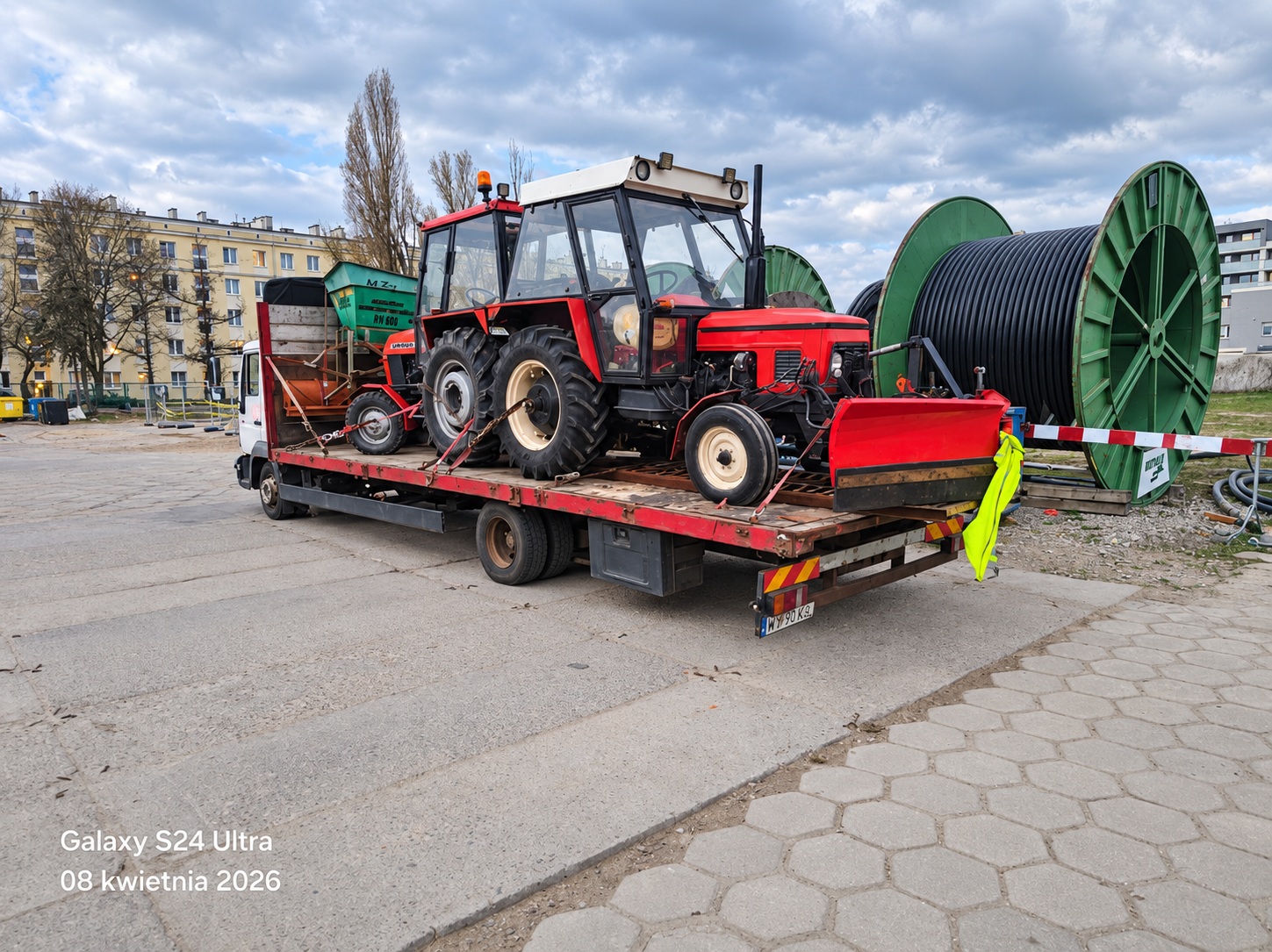 Transport ciągnika na miejsce pracy